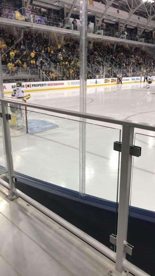 Yost Ice Arena, bloc: 13, rangée: 2, place: 1