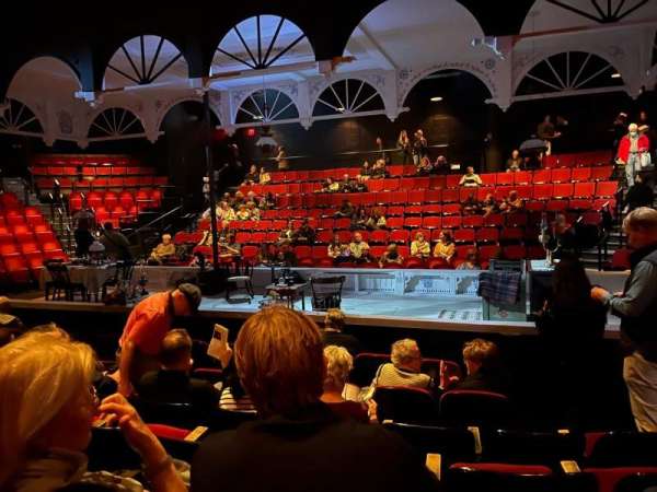 Circle in the Square Theatre, bloc: Orchestra 200 (Odd), rangée: D, place: 209