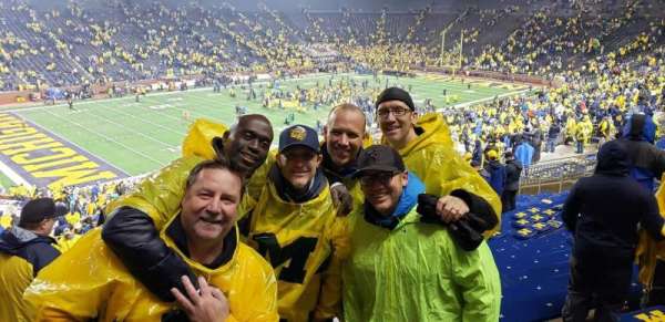 Michigan Stadium, bloc: 6, rangée: 75, place: 18-23