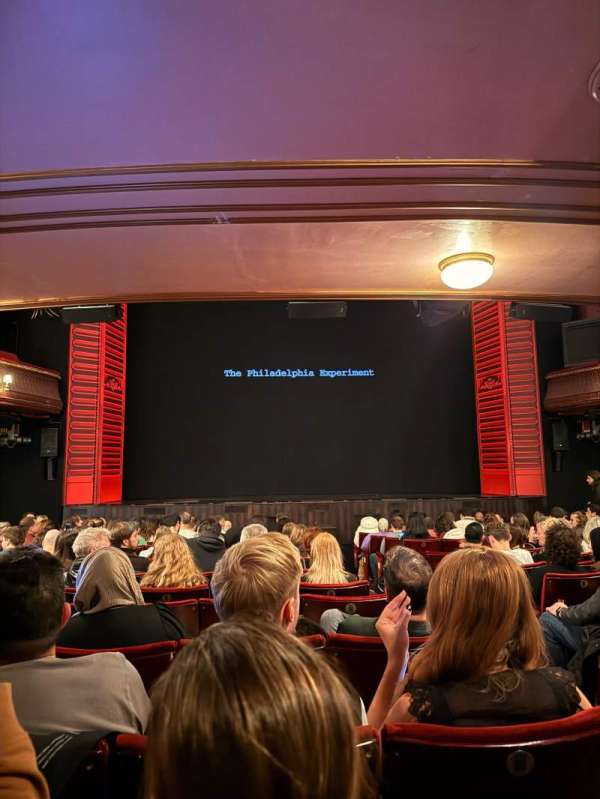 Phoenix Theatre, bloc: Stalls, rangée: O, place: 16