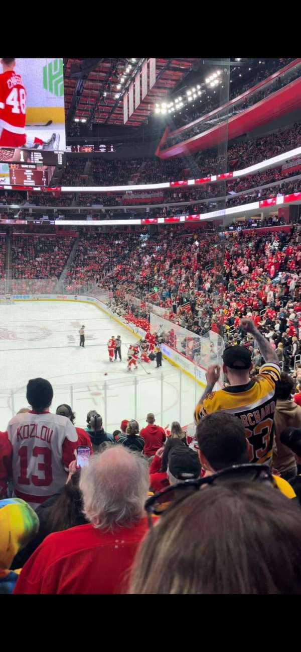 Little Caesars Arena, bloc: 102, rangée: 17, place: 15
