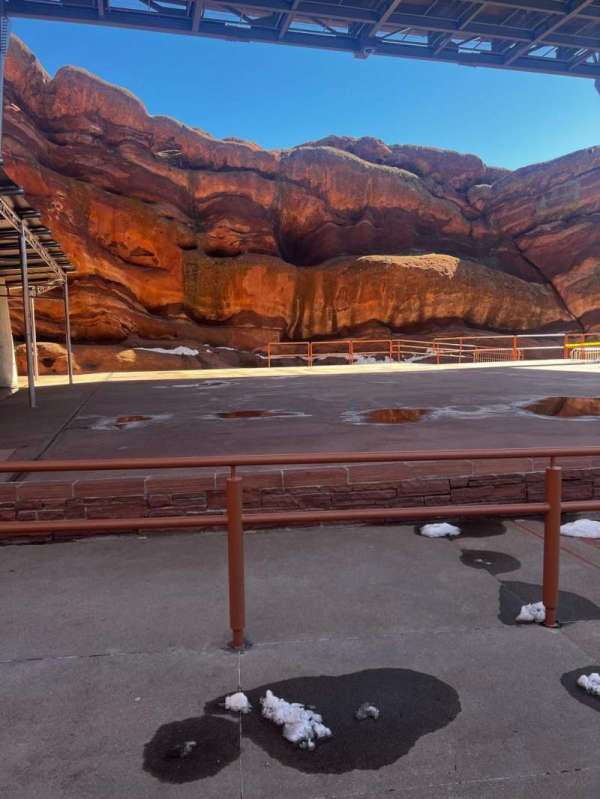 Red Rocks Amphitheatre, bloc: ADA, rangée: 1, place: 46
