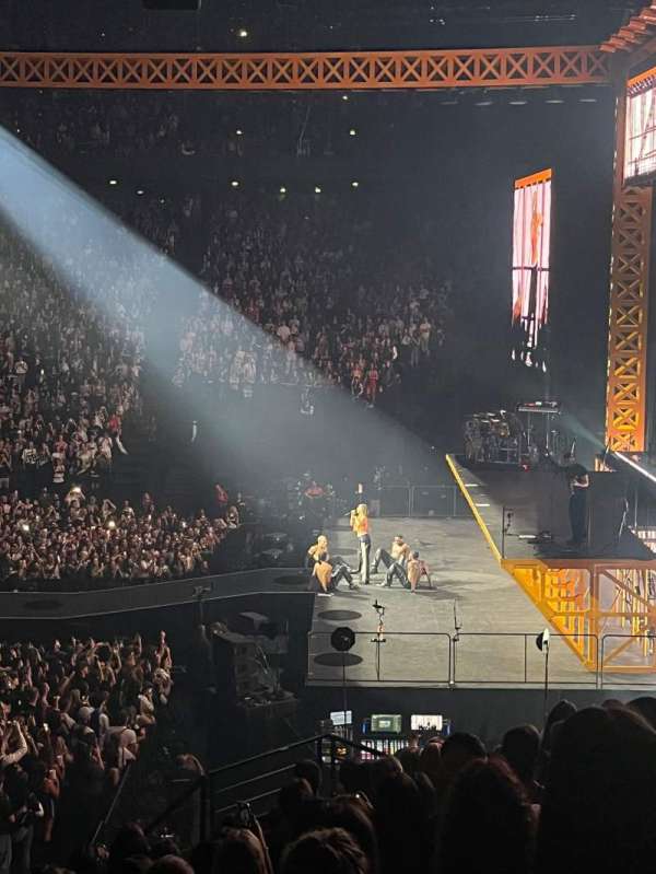 Accor Arena, bloc: Gradin G, rangée: 09, place: 17