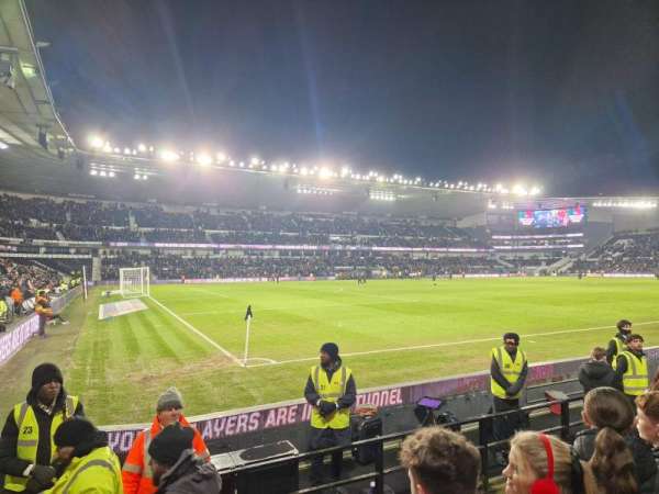 Pride Park, bloc: EL-J, rangée: DD, place: 507