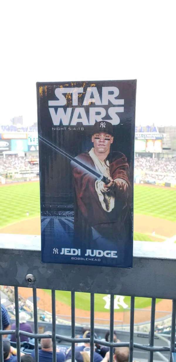 Yankee Stadium, bloc: 320C, rangée: W, place: 1