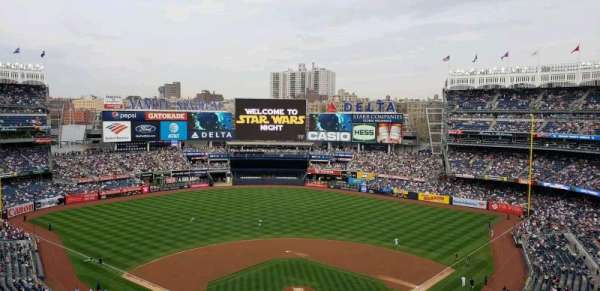 Yankee Stadium, bloc: 320C, rangée: W, place: 1