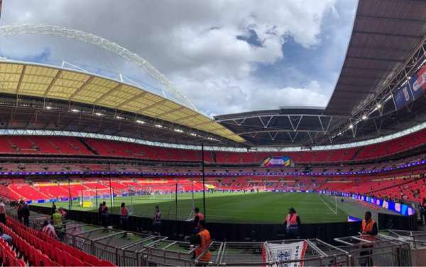 Wembley Stadium, bloc: 131, rangée: 6, place: 235
