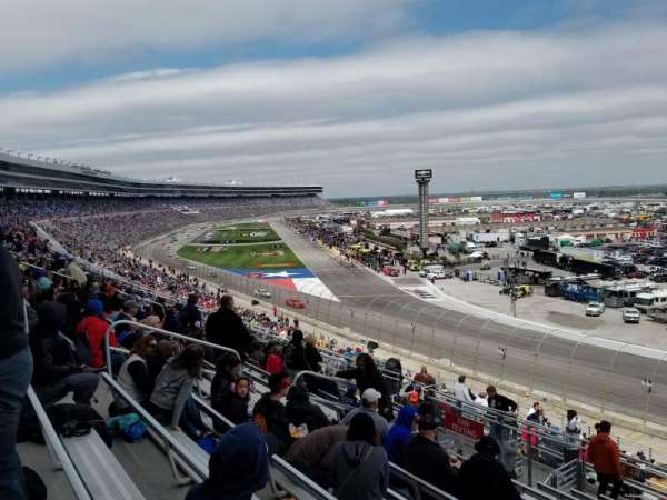 Texas Motor Speedway, bloc: PU135, rangée: 42, place: 13