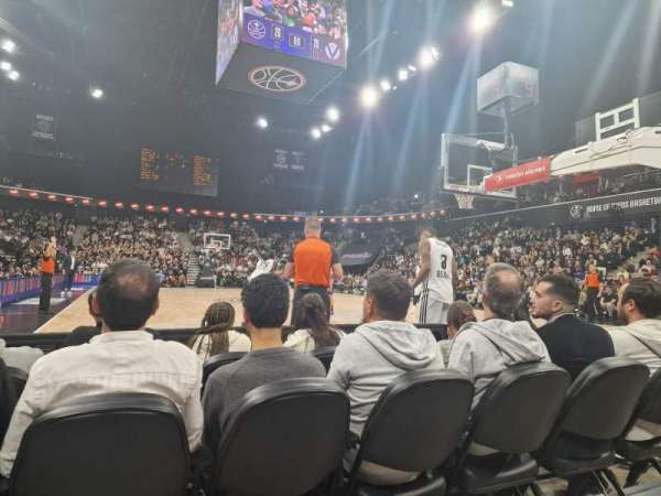 Adidas Arena, bloc: Gradin L, rangée: 19, place: 4