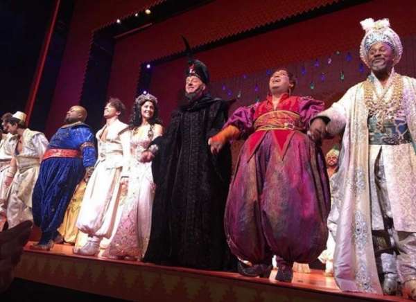 Segerstrom Hall, bloc: Orchestra, rangée: CC (very first row), place: 8