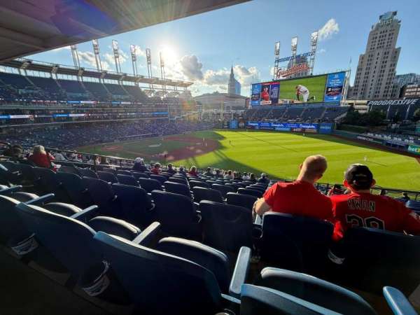 Progressive Field, bloc: 330, rangée: R, place: 2
