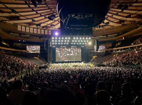 Madison Square Garden, bloc: 1, rangée: 13, place: 4