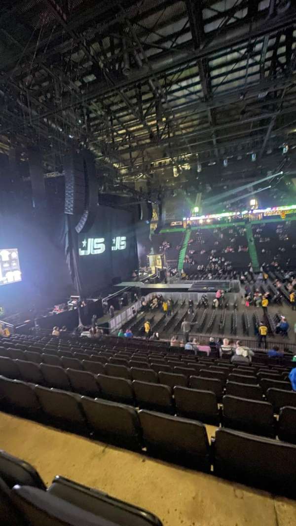 AO Arena, bloc: 102, rangée: R, place: 24