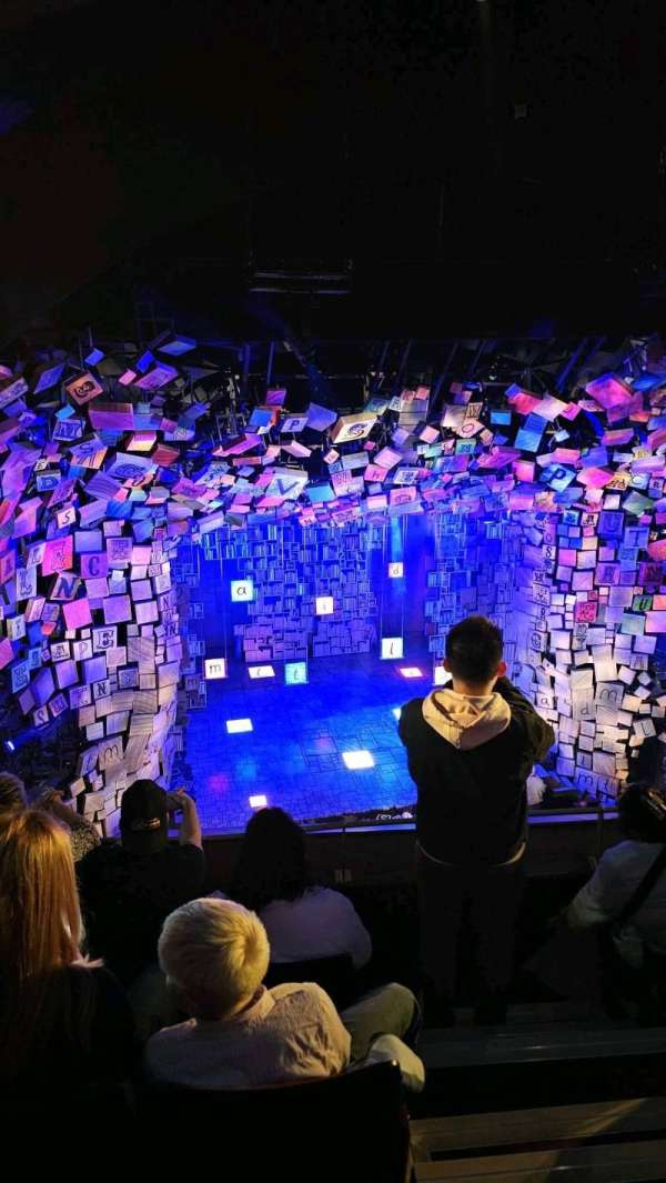 Cambridge Theatre, bloc: Upper Circle, rangée: D, place: 24
