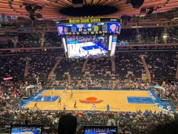Madison Square Garden, bloc: 211, rangée: 3, place: 22