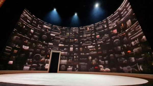 Harold Pinter Theatre, bloc: Stalls, rangée: A, place: 8