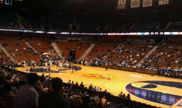 Mohegan Sun Arena, bloc: 23, rangée: R, place: 3