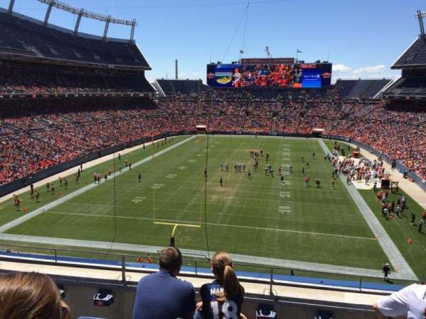 Empower Field at Mile High Stadium, bloc: 322, rangée: 4, place: 11