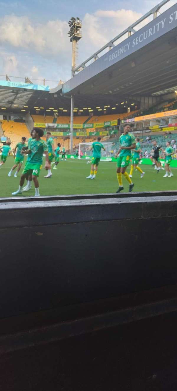 Carrow Road, bloc: Wensum Corner, rangée: 1, place: 036