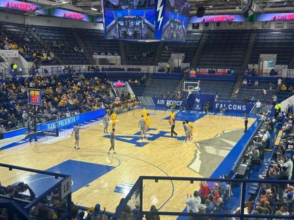 Clune Arena, bloc: U11, rangée: N, place: 7