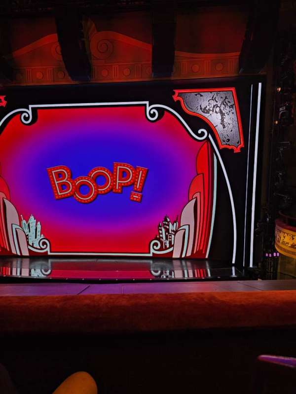 Broadhurst Theatre, bloc: Mezzanine C, rangée: BB, place: 101-103