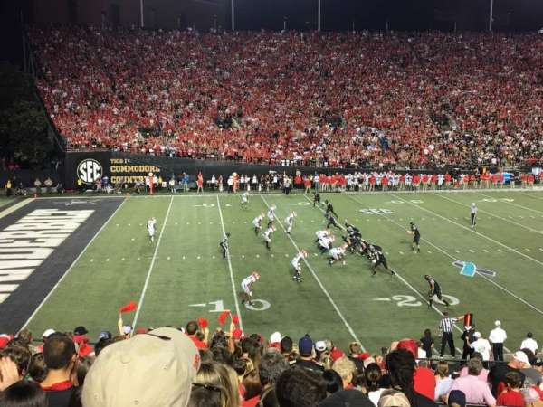 FirstBank Stadium, bloc: A, rangée: 33, place: 43