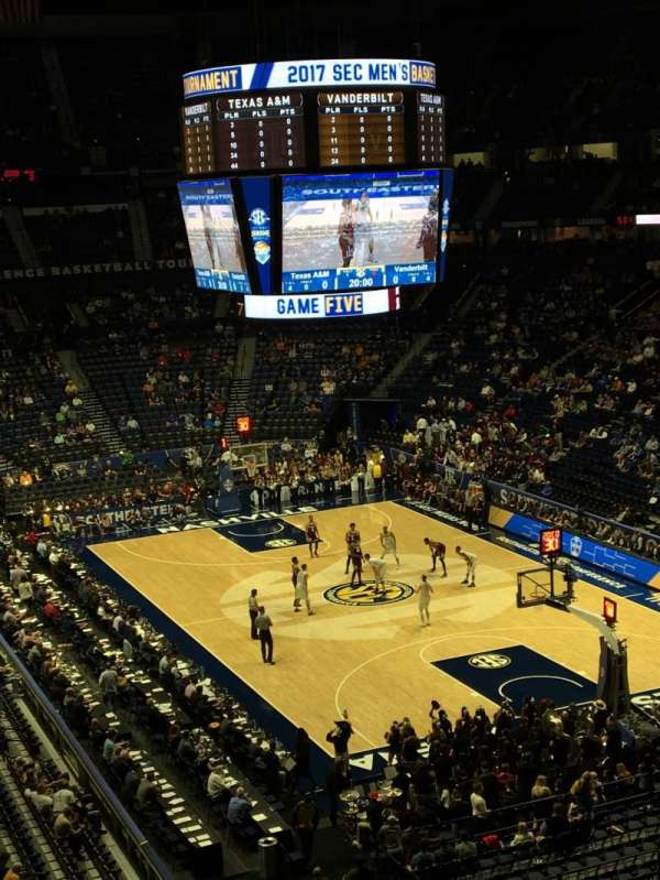 Bridgestone Arena, bloc: 315, rangée: E, place: 4