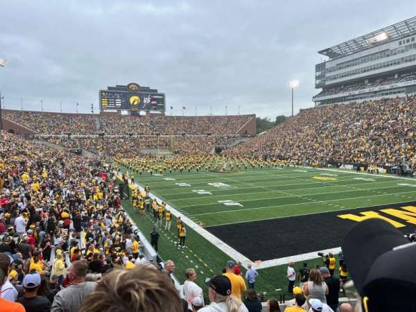 Kinnick Stadium, bloc: 139, rangée: 19, place: 6