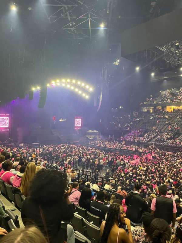 Accor Arena, bloc: Gradin P, rangée: 12, place: 18