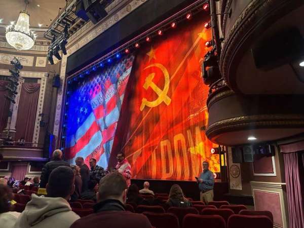 Imperial Theatre, bloc: Orchestra R, rangée: H, place: 22