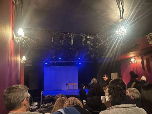 The Players Theatre, bloc: Orchestra, rangée: M, place: 12