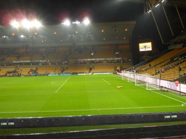 Molineux Stadium, bloc: JL3, rangée: M, place: 64