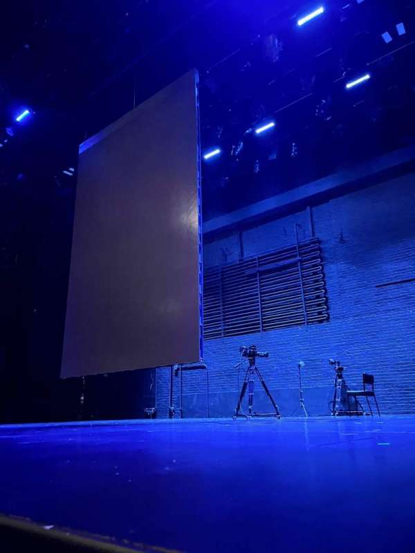 Music Box Theatre, bloc: Orchestra R, rangée: A, place: 8