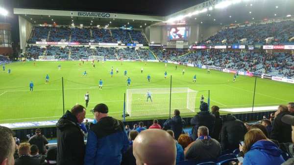 Ibrox Stadium, bloc: Copland Front, rangée: X, place: 102