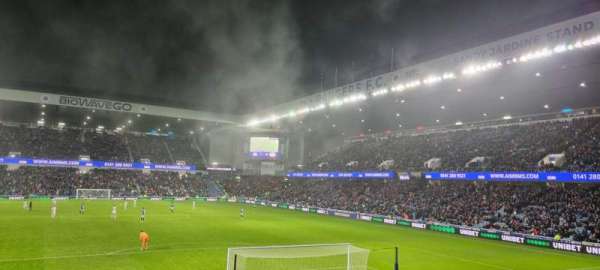 Ibrox Stadium, bloc: Copland Front, rangée: T, place: 110