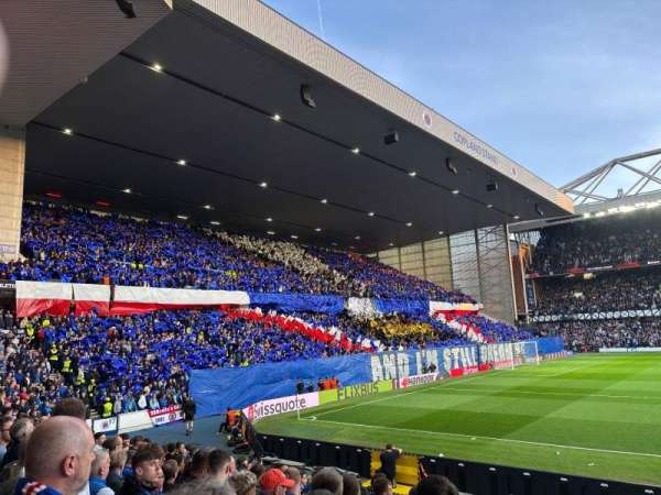 Ibrox Stadium, bloc: Govan Front GF6, rangée: M, place: 190