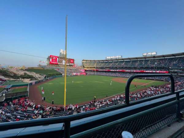 Angel Stadium, bloc: 305, rangée: A, place: 13