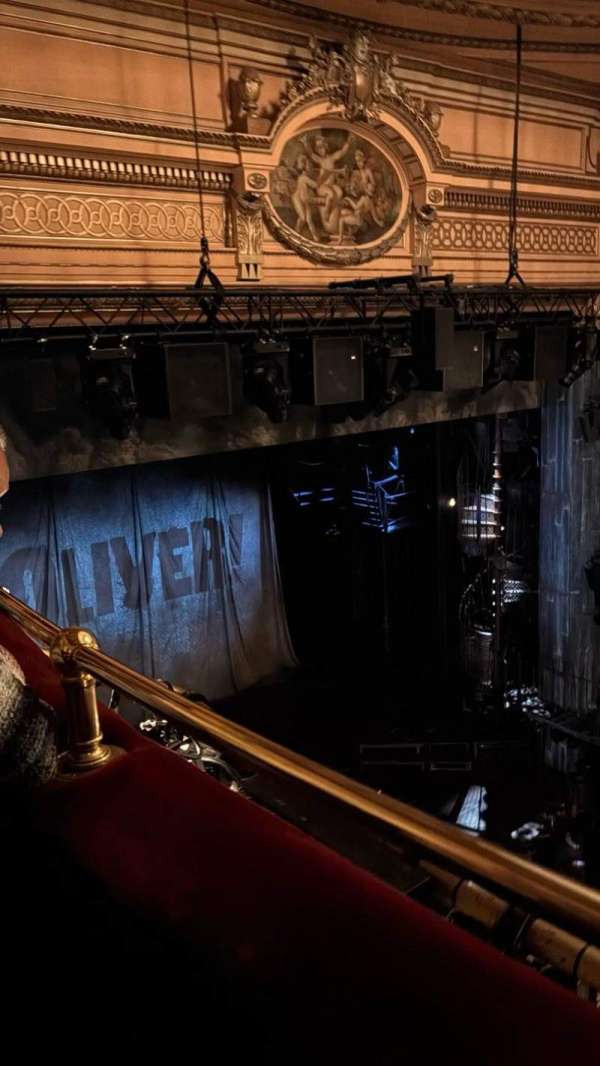 Gielgud Theatre, bloc: Grand Circle, rangée: AA, place: 9