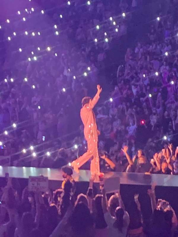 Bridgestone Arena, bloc: 100