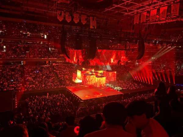 Capital One Arena, bloc: 213, rangée: H, place: 5