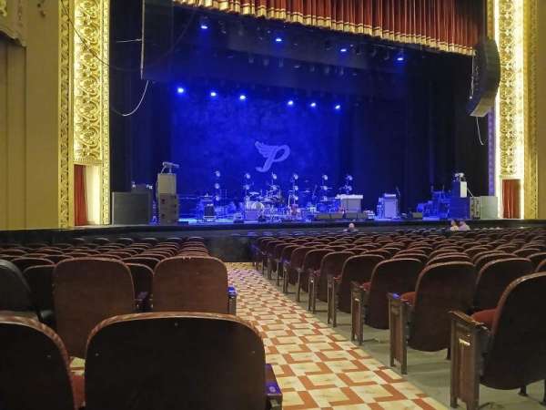Stifel Theatre, bloc: Orchestra L, rangée: Q, place: 1