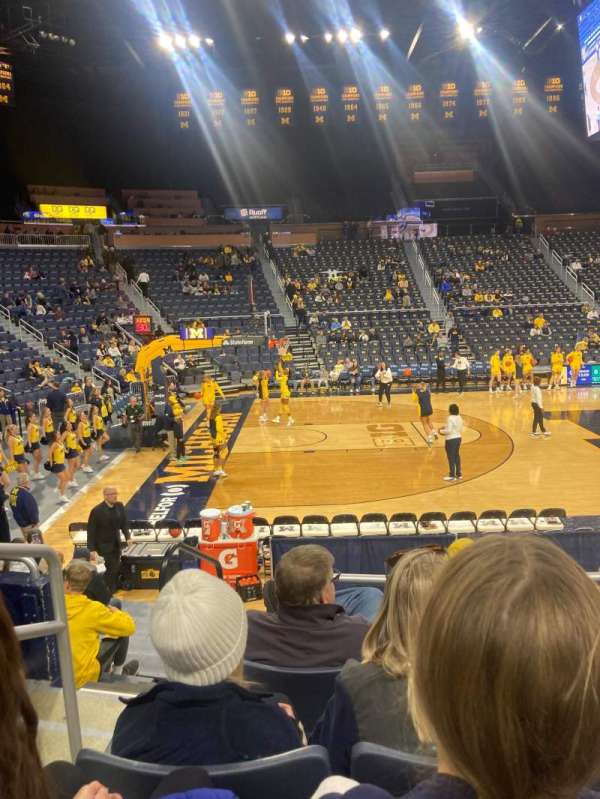 Crisler Center, bloc: 124, rangée: 11, place: 13
