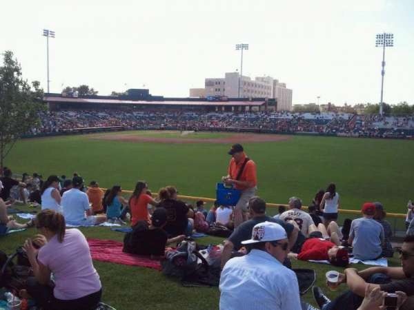 Scottsdale Stadium, bloc: lawn
