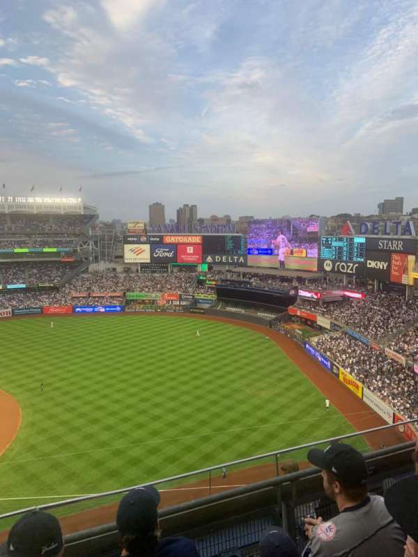 Yankee Stadium, bloc: 413, rangée: 3, place: 5