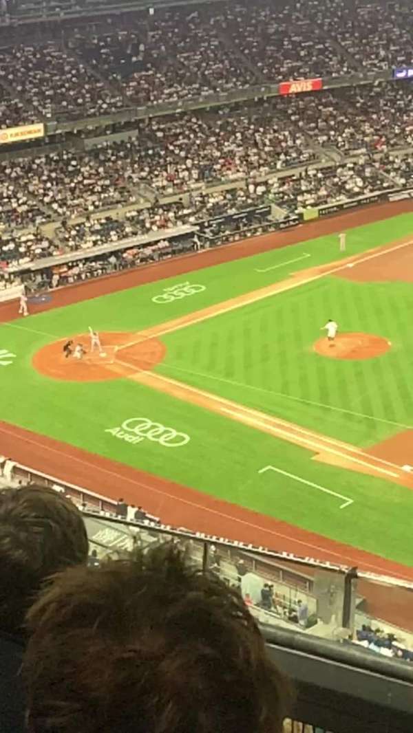 Yankee Stadium, bloc: 413, rangée: 3, place: 5
