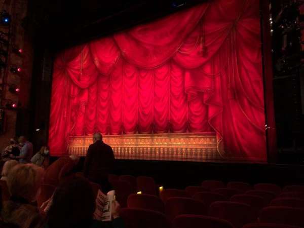 August Wilson Theatre, bloc: Orchestra R, rangée: H, place: 10