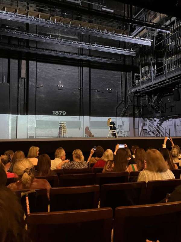 Hudson Theatre, bloc: Orchestra C, rangée: J, place: 105