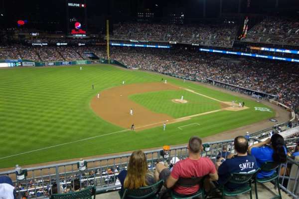 Comerica Park, bloc: 338, rangée: 1, place: 7