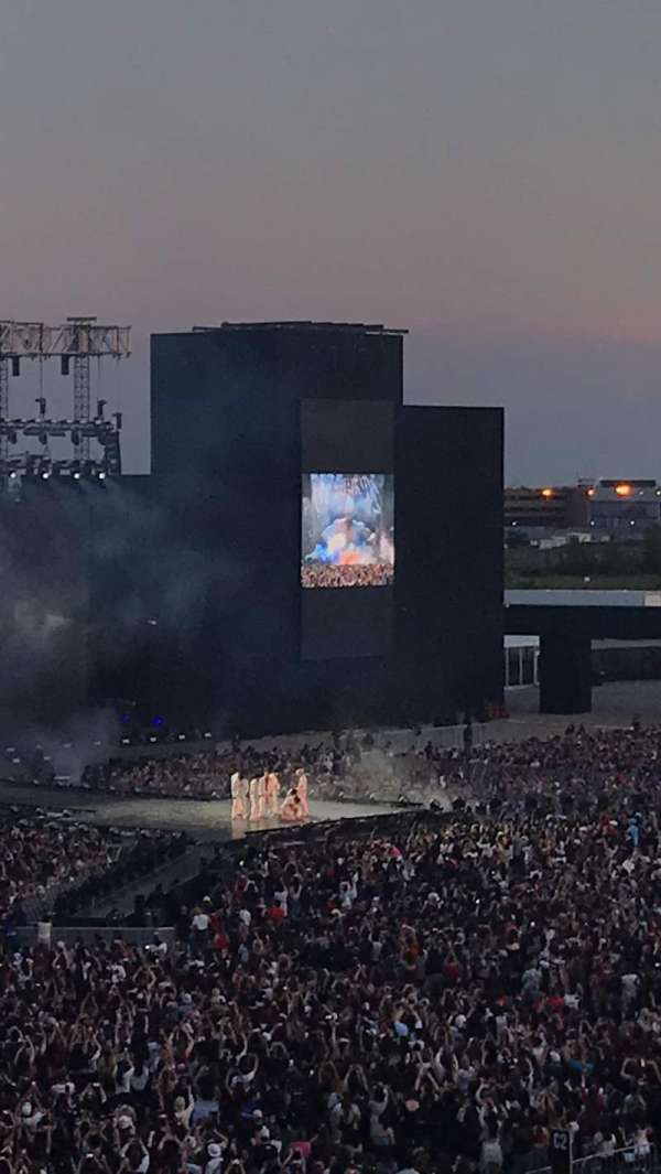 Rogers Stadium, bloc: E120, rangée: 28, place: 8