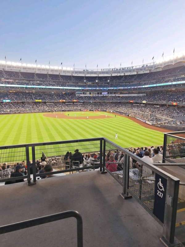 Yankee Stadium, bloc: 237, rangée: 21W